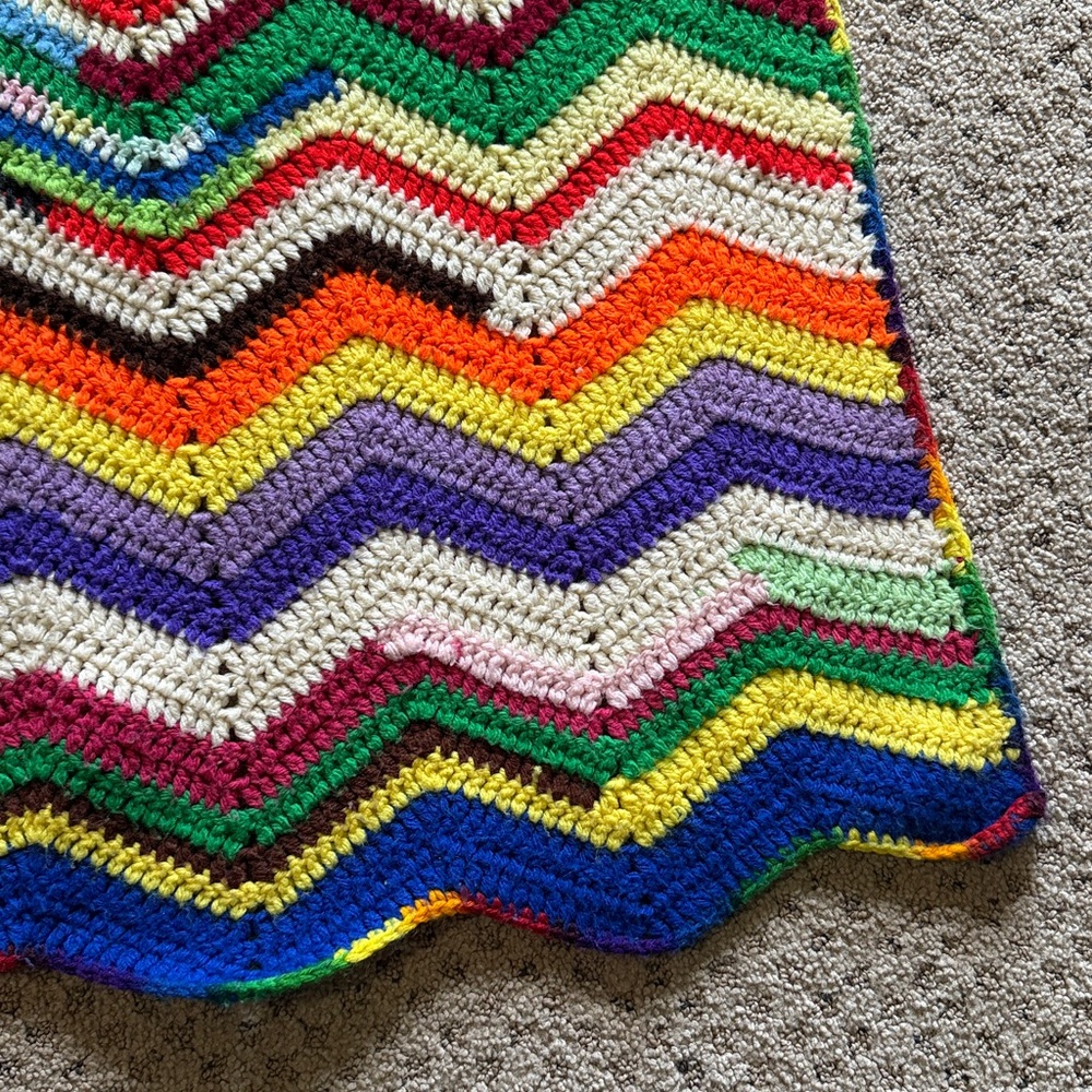 Vintage Hand Knitted Chevron Throw ~65x60 - Picture 3 of 7